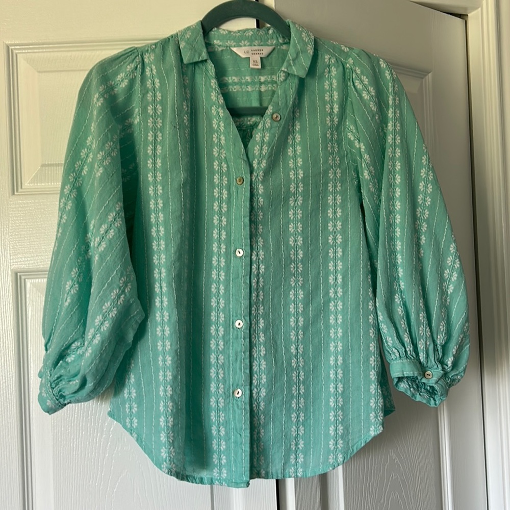 Lauren Conrad cute turquoise blouse with white flowers.